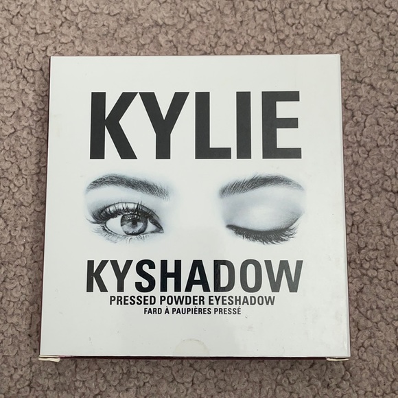 KYLIE Cosmetics Eyeshadow palette - Picture 2 of 4